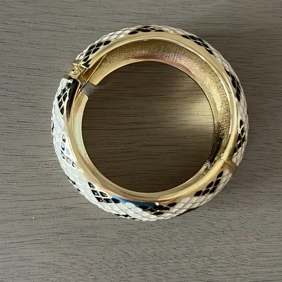 Nordstrom Bangle Bracelet, Snakeskin Pattern, New - Picture 2 of 4
